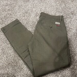 Levi's Men's Dark Olive Chinos
